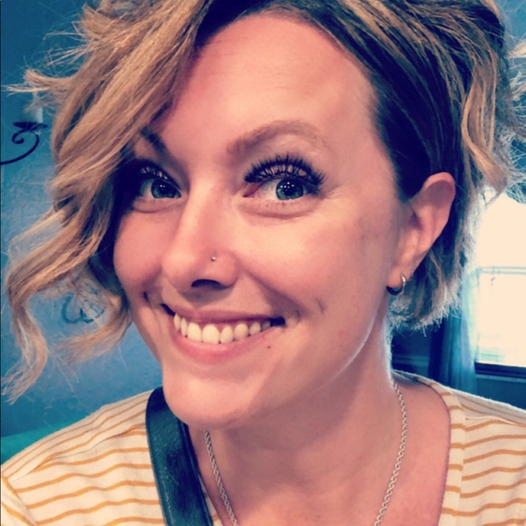 Meet your Posher, Natalie - Picture 2 of 5